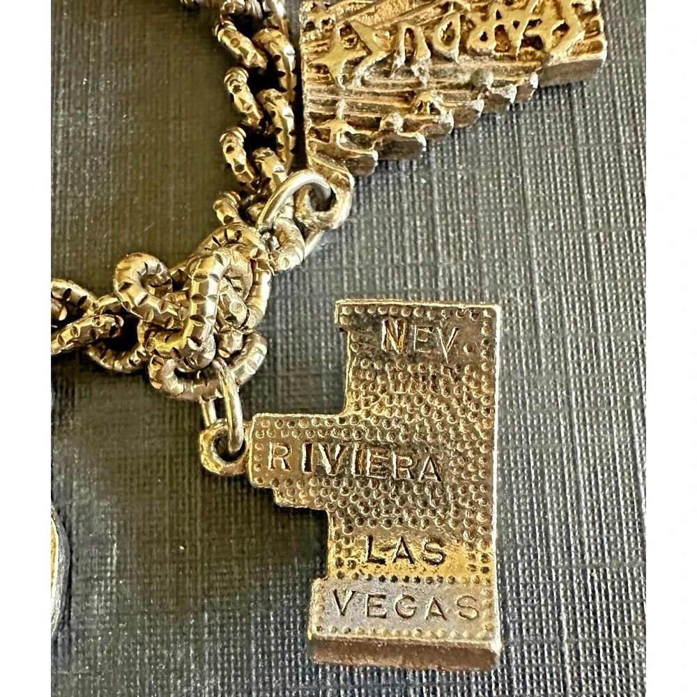 Vintage Las Vegas Casino Hotel Charm Bracelet with 10 Charms ~ Gold Color ~ 7 in